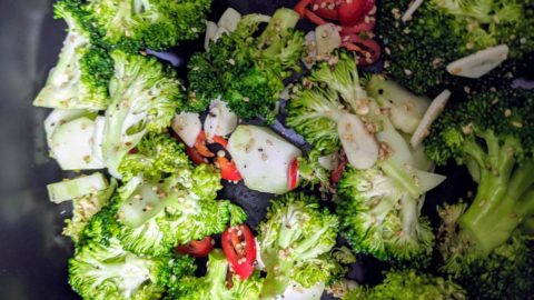 Gerösteter Brokkoli aus der Heißluftfritteuse - Einfüllen - BellsWelt